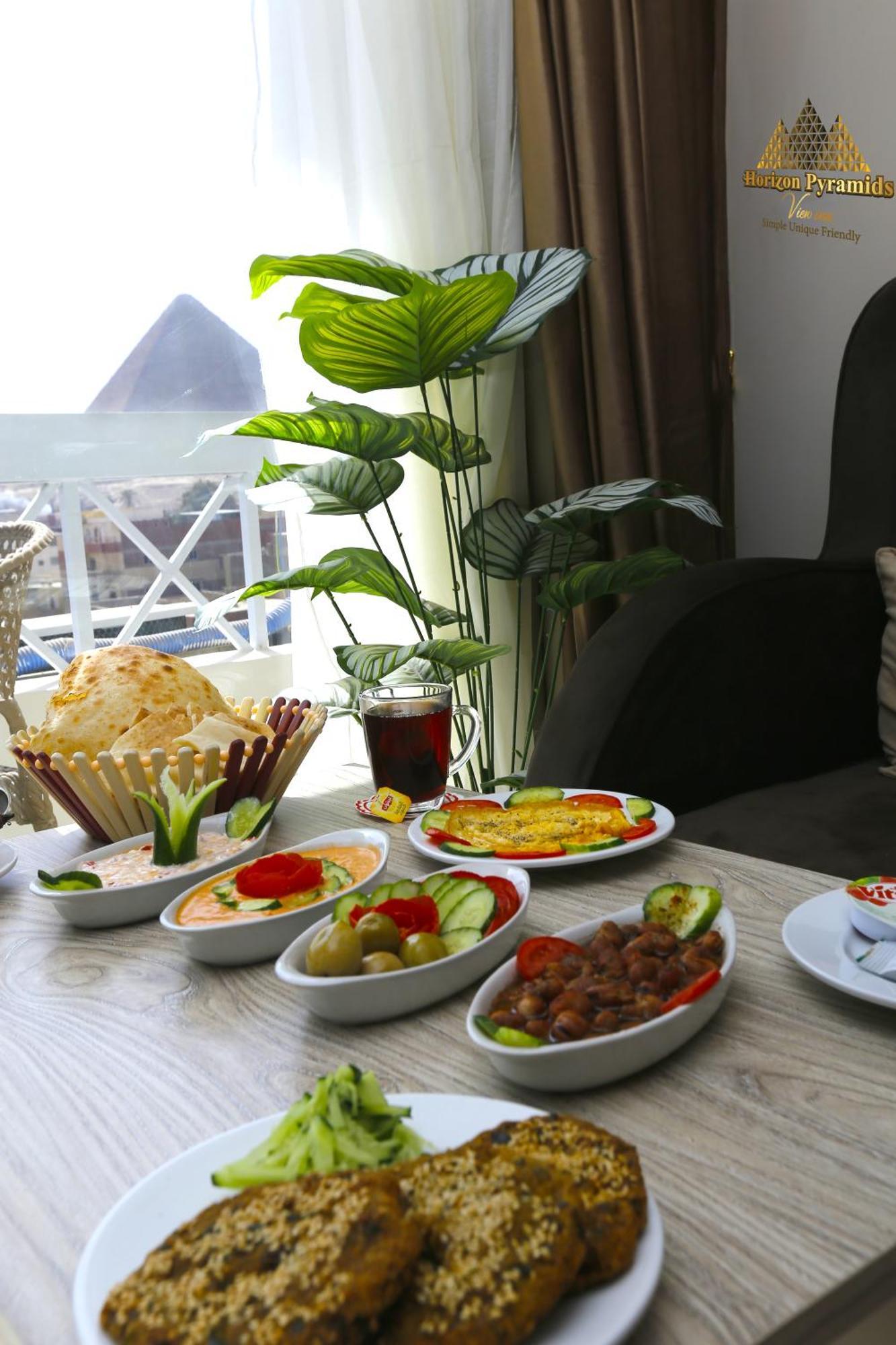 Horizon Pyramids View Inn Kafrat al Jabal Bagian luar foto