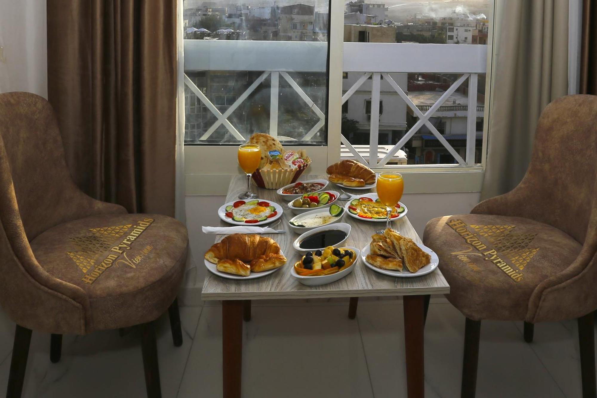 Horizon Pyramids View Inn Kafrat al Jabal Bagian luar foto